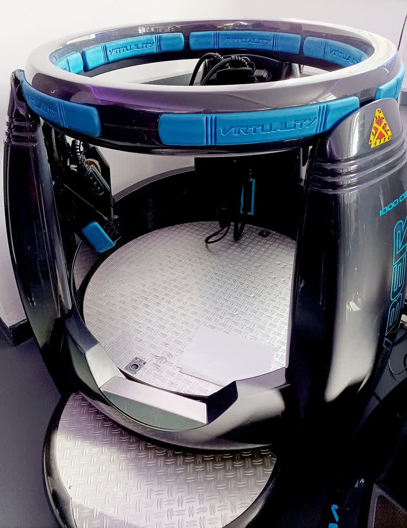 Virtuality 1000CS stand-up arcade pod, 1991